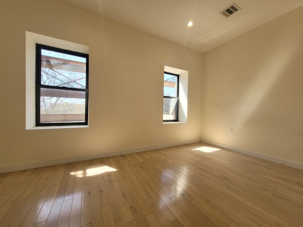 655 Greene Avenue - Photo 5