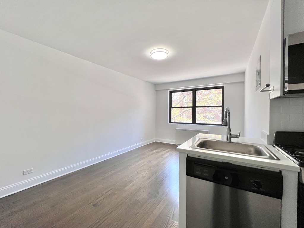 147 East 16th Street - Photo 1