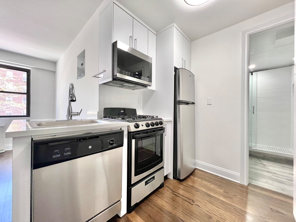 147 East 16th Street - Photo 4