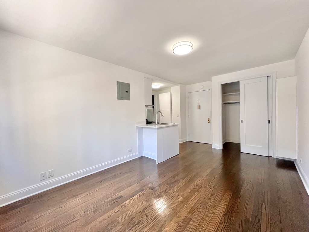 147 East 16th Street - Photo 2