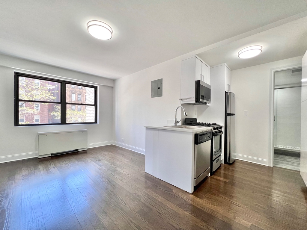 147 East 16th Street - Photo 0