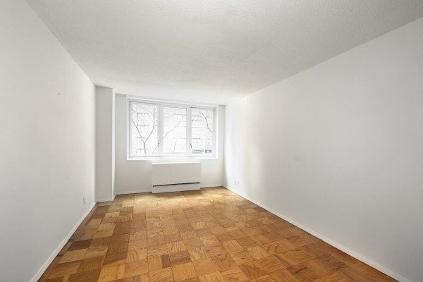 115 East 34th Street - Photo 0