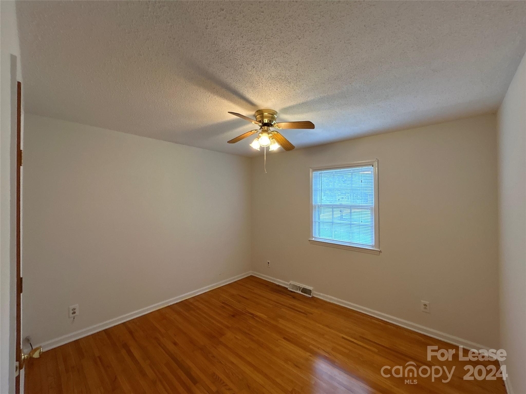 4614 Cloverdale Avenue - Photo 13