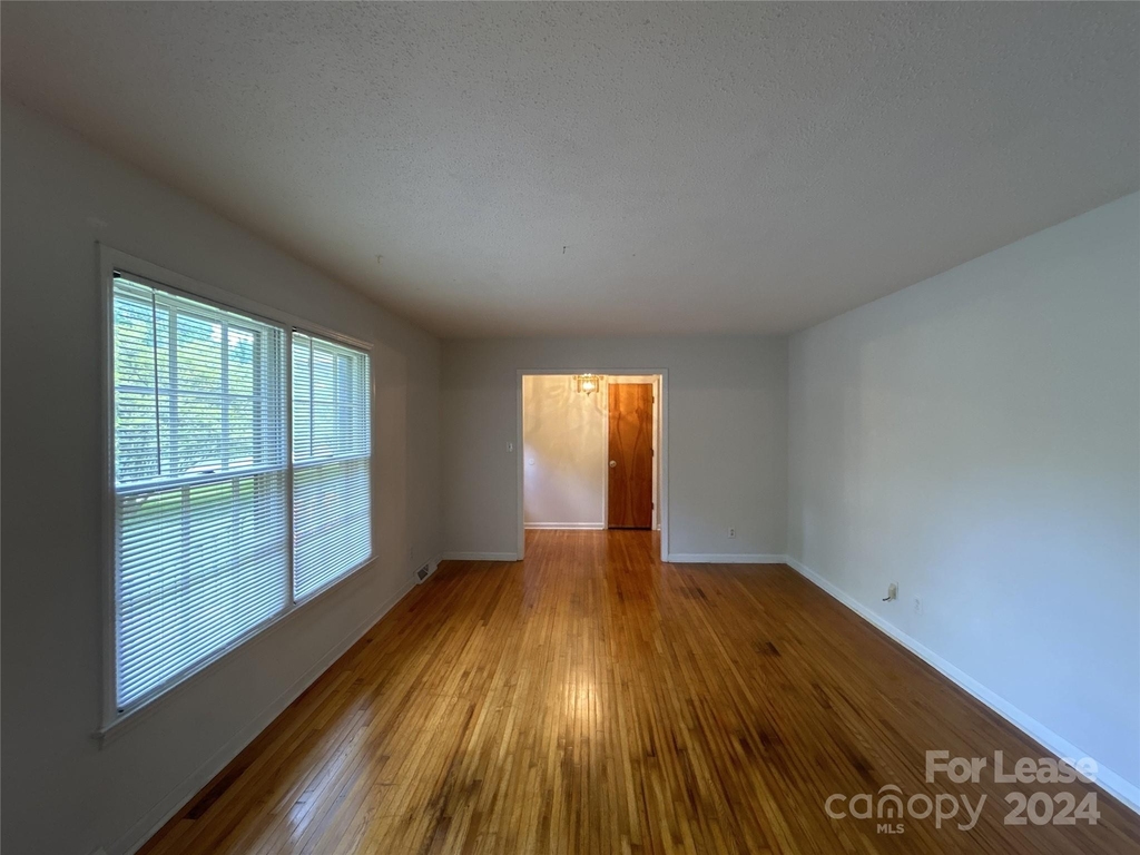 4614 Cloverdale Avenue - Photo 2