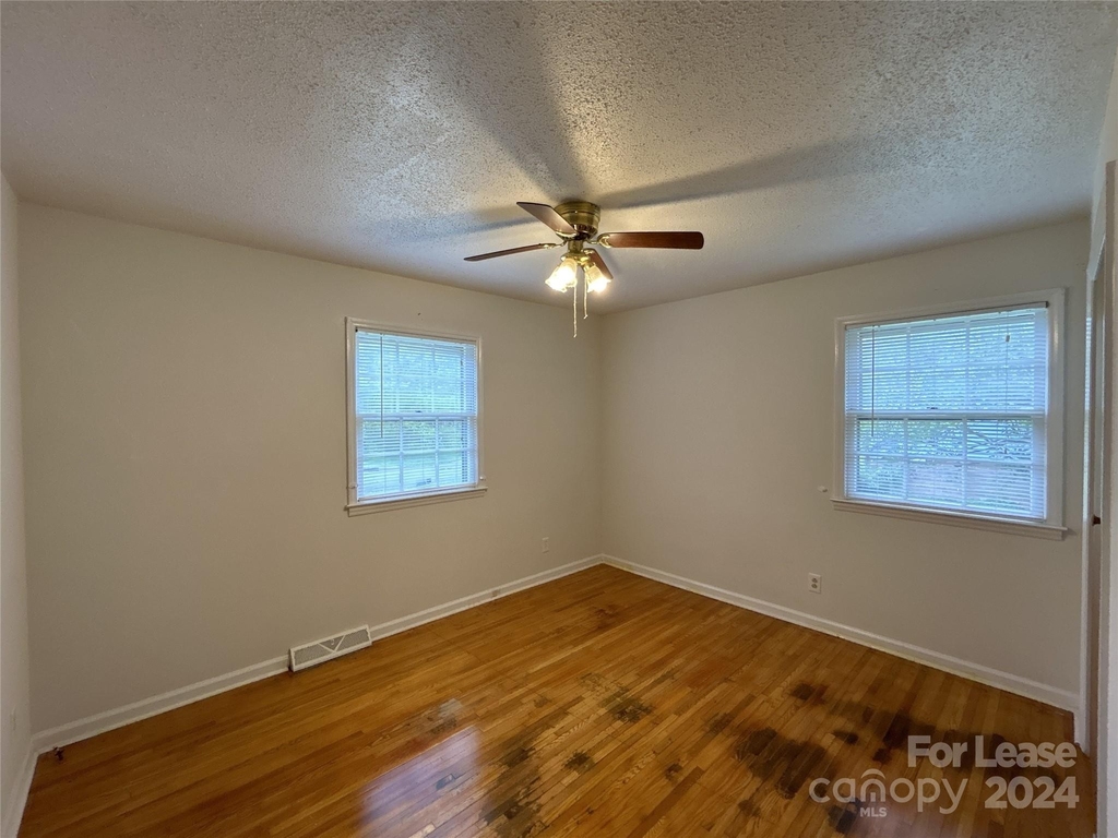 4614 Cloverdale Avenue - Photo 11