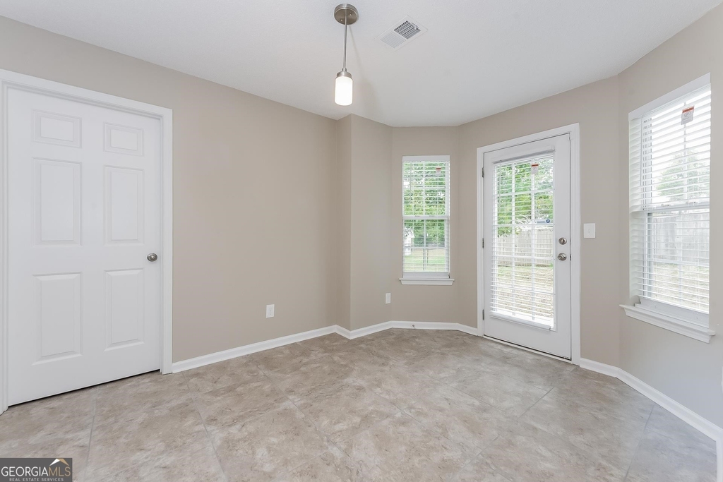 1071 Erie Circle - Photo 6