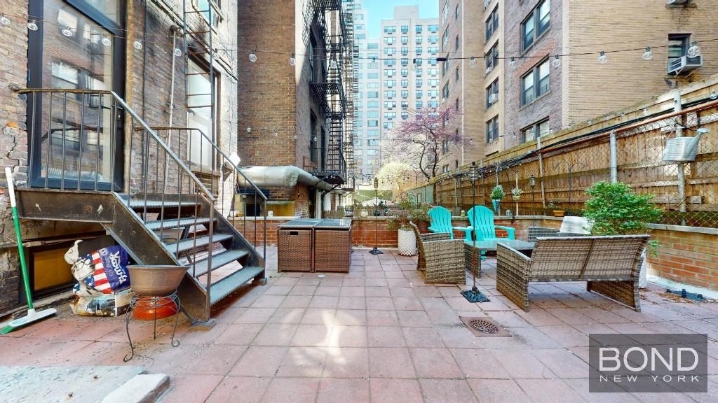 150 East 84th Street - Photo 1