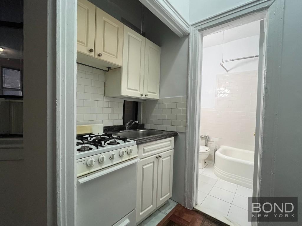 414 East 58th Street - Photo 5