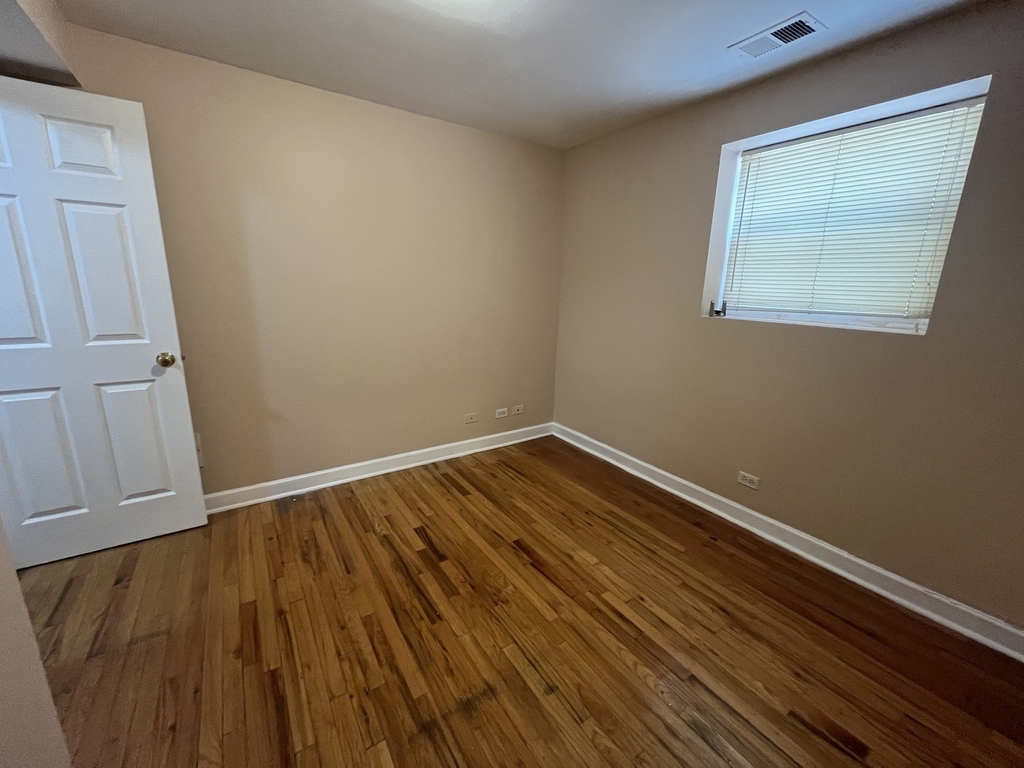 2251 W Rosemont Avenue - Photo 9