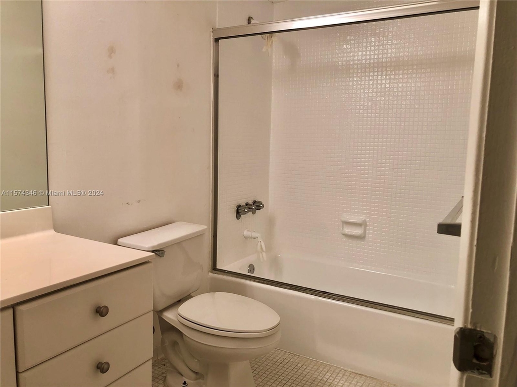 19390 Collins Ave - Photo 6