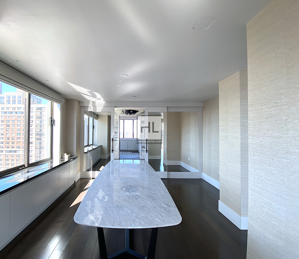 East 94 Street - Photo 2