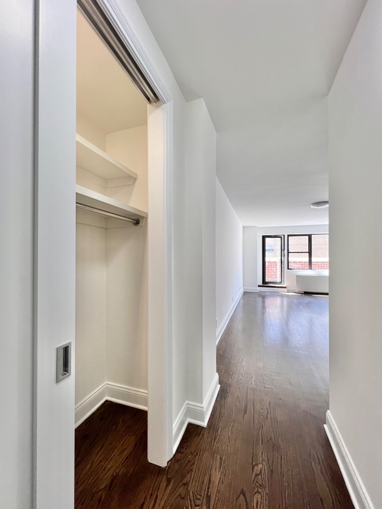 147 East 16th Street - Photo 4