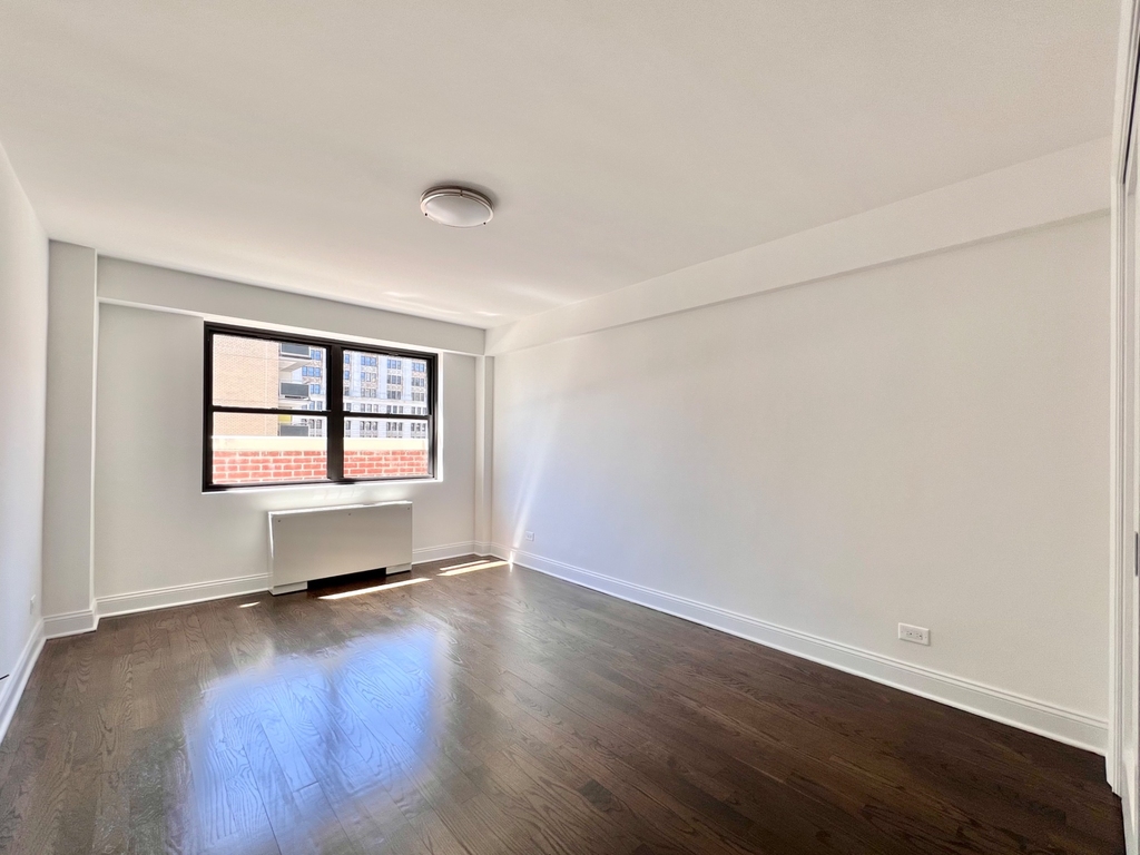 147 East 16th Street - Photo 9