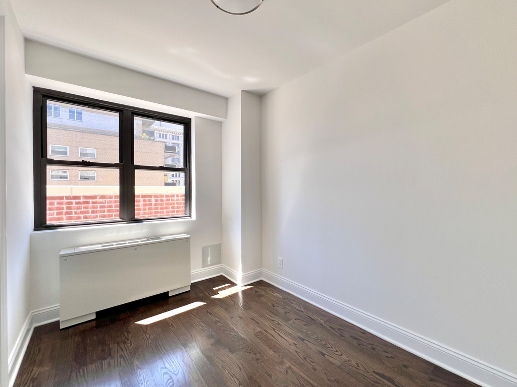 147 East 16th Street - Photo 13