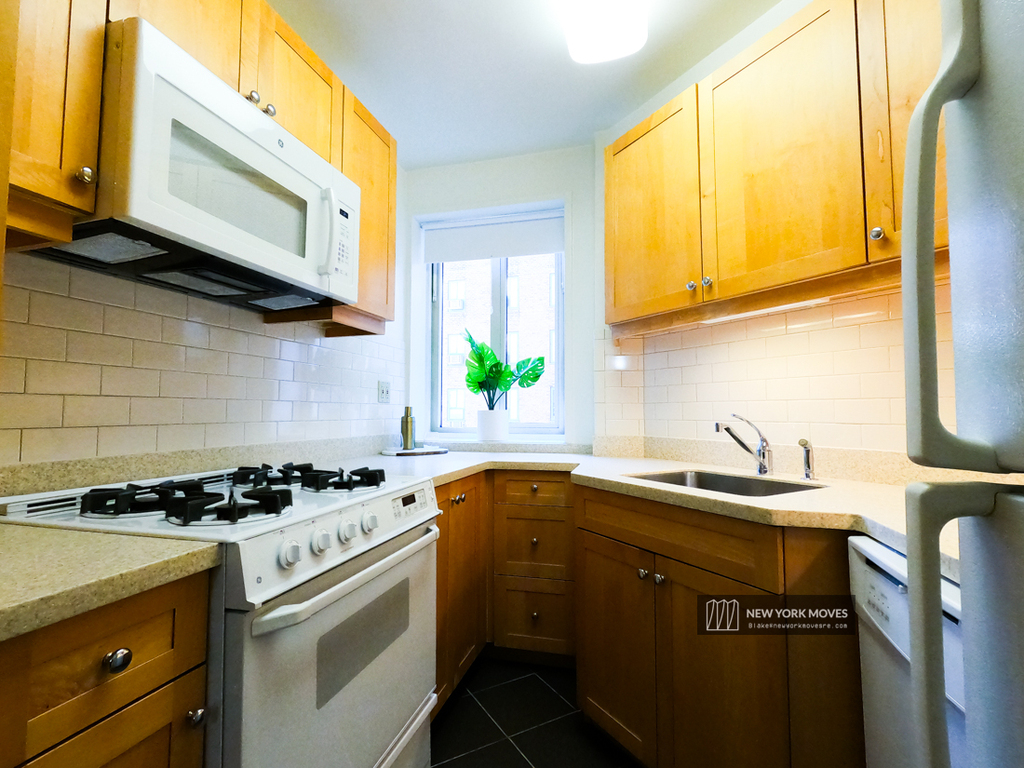 Room| 14th Street | Avenue A | East Village - Photo 16