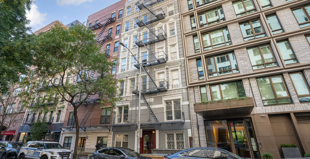 202 East 21st Street - Photo 8