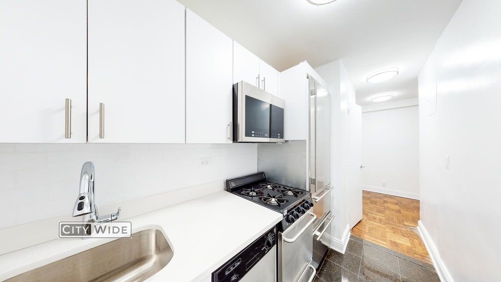 405 East 56th Street - Photo 3