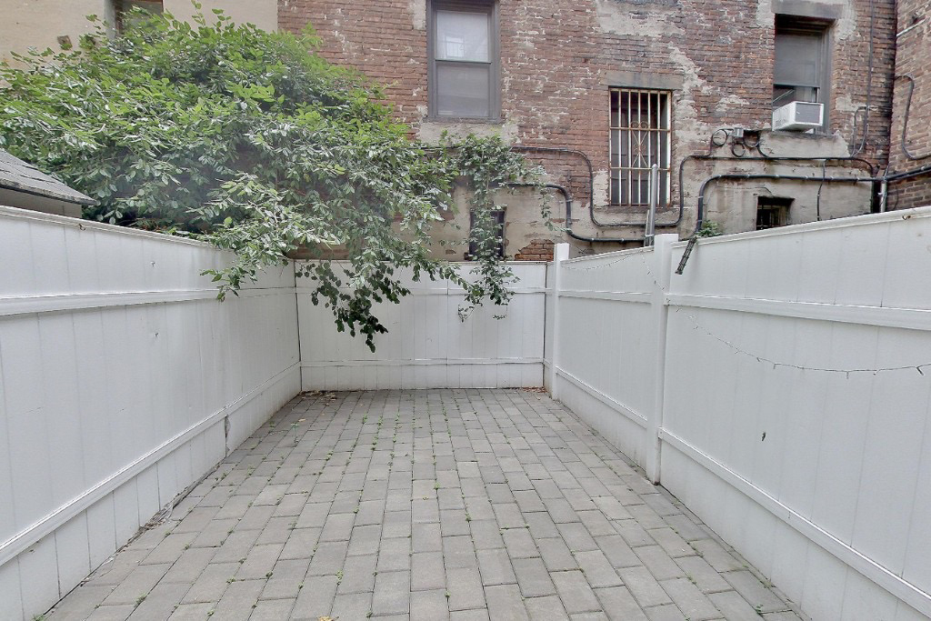 East 10th Street-Private Outdoor Garden - Photo 0