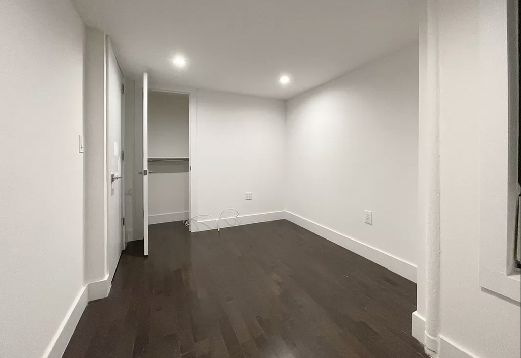 337 East 22nd Street - Photo 5