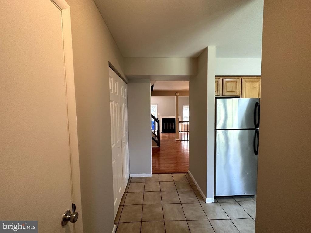 8121 Fenwick Ct - Photo 2