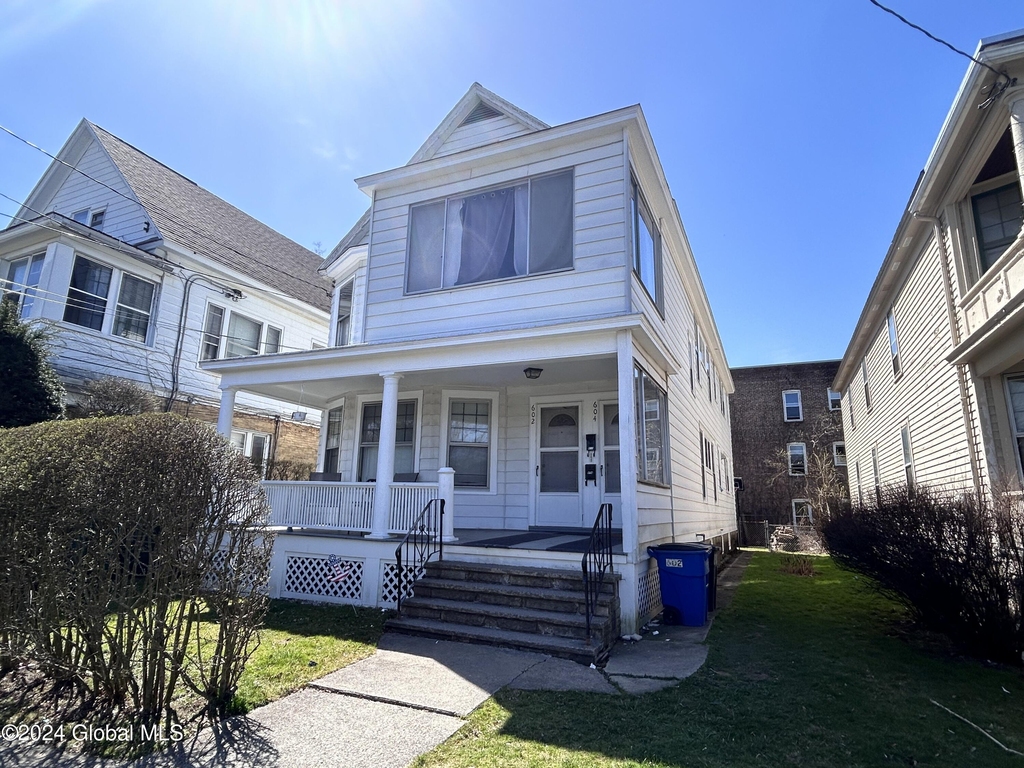 604 Morris Street - Photo 0