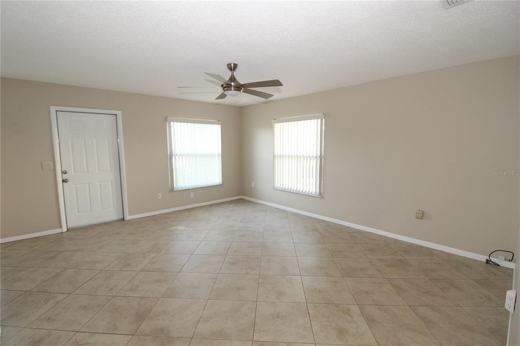 1007 Burbank Court - Photo 2