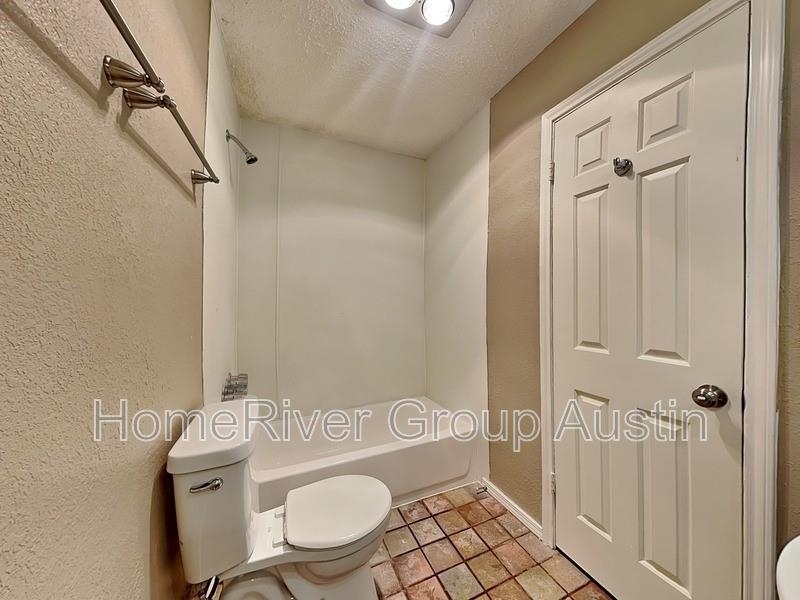 1007 Edgerly Ln - Photo 5