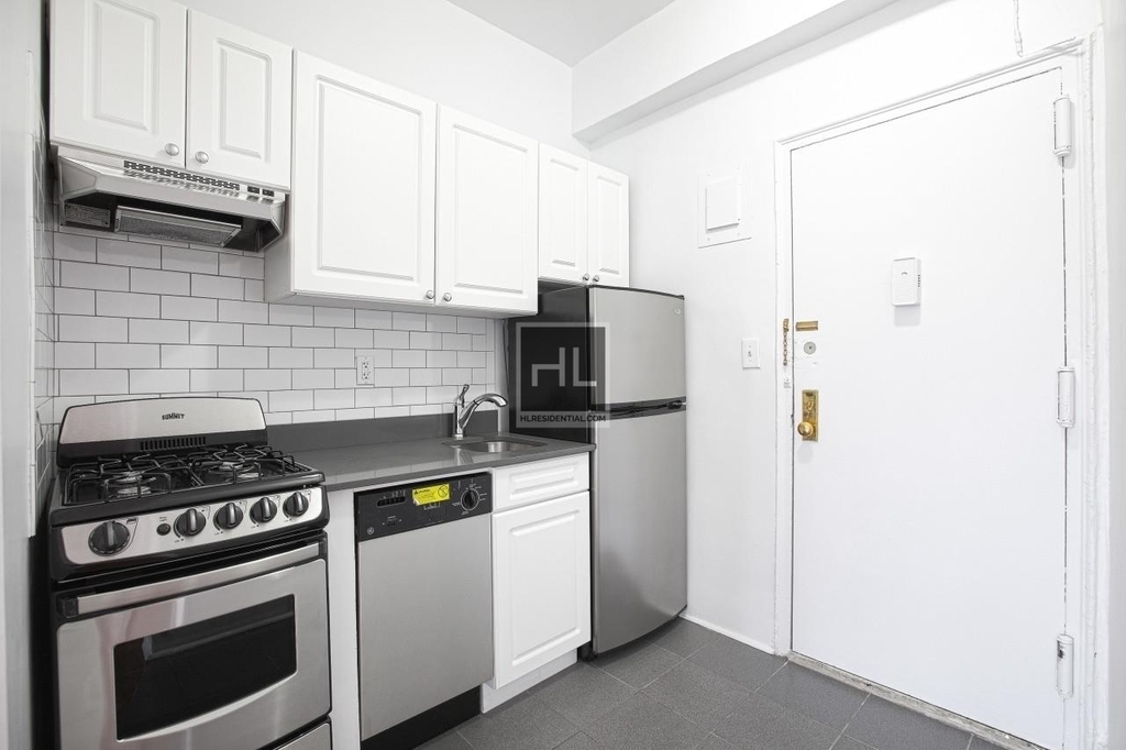 West 71 Street - Photo 1