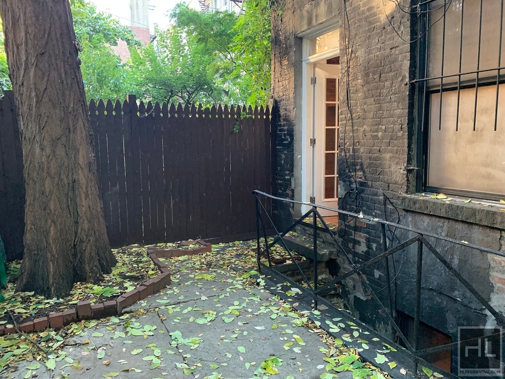 East 6 Street - Photo 2