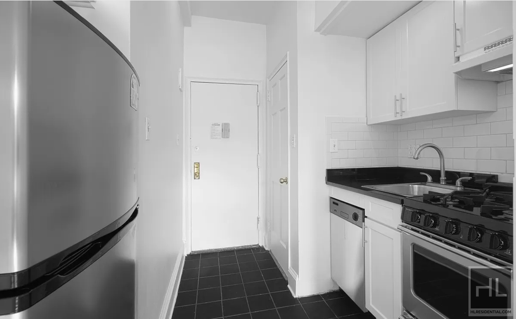 West 71 Street - Photo 1