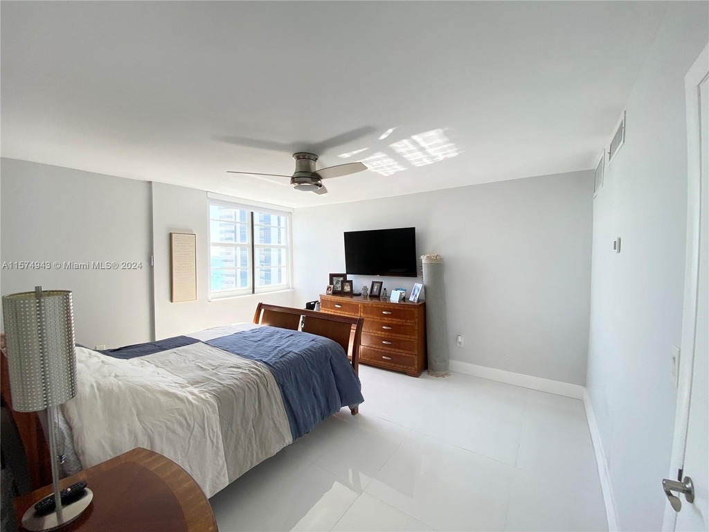 6450 Collins Ave - Photo 8