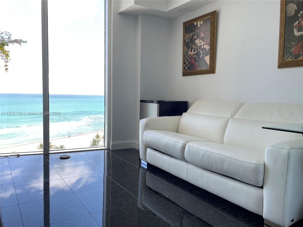 18911 Collins Ave - Photo 4