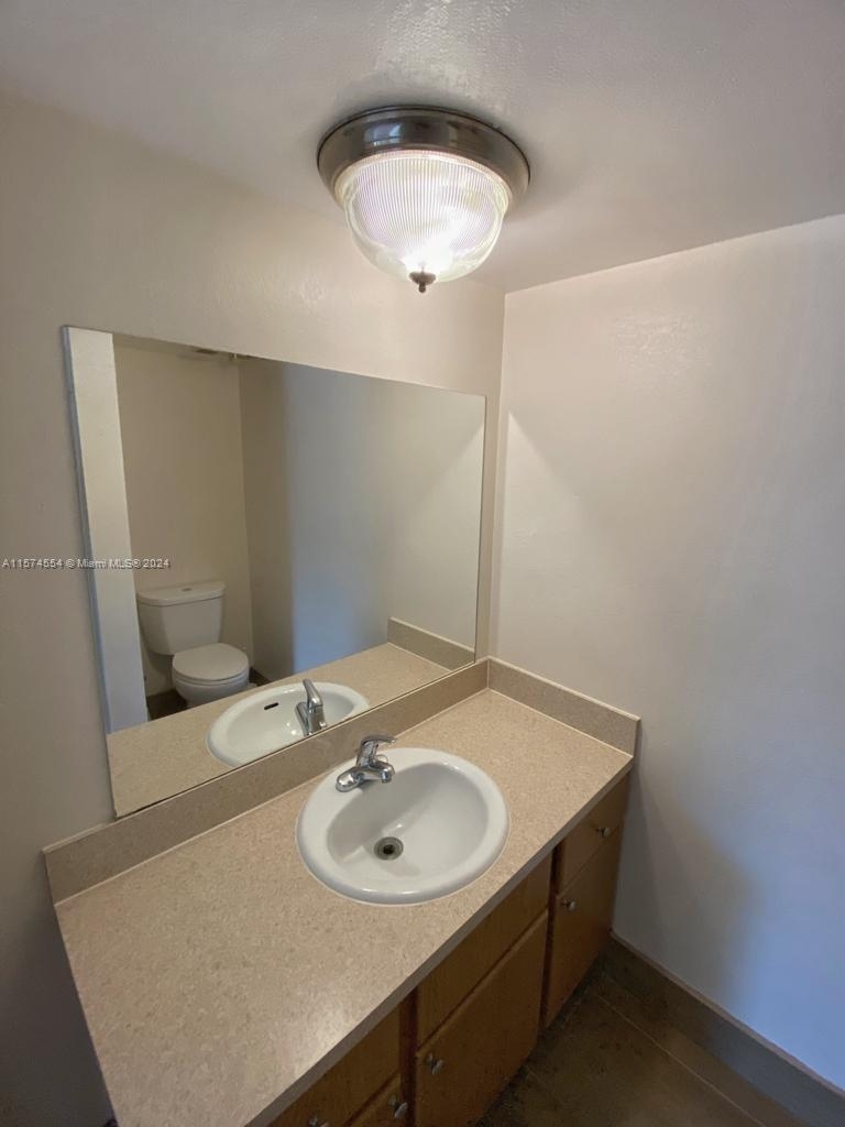 2445 Sw 18th Ter - Photo 7