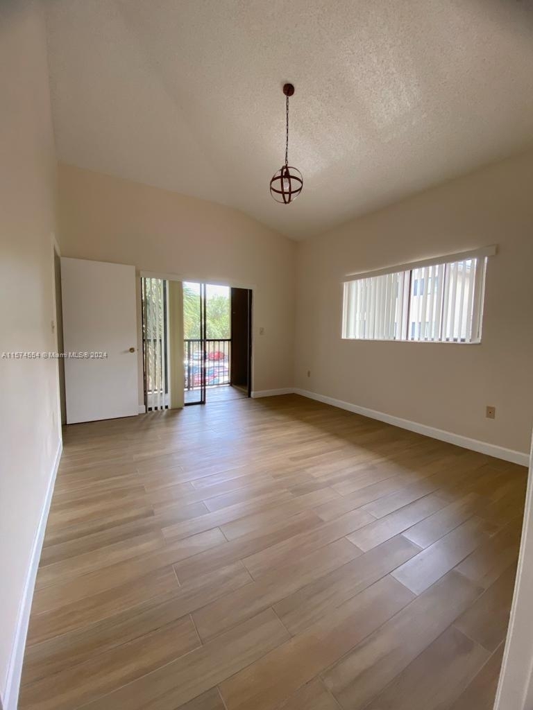 2445 Sw 18th Ter - Photo 10