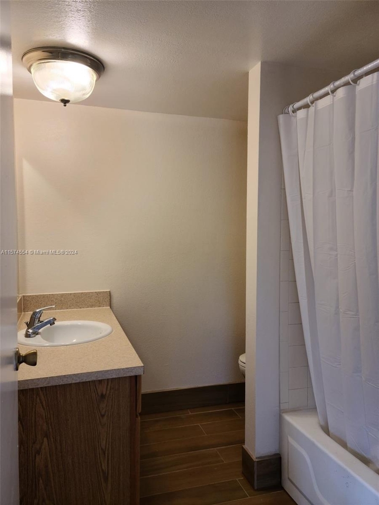 2445 Sw 18th Ter - Photo 3