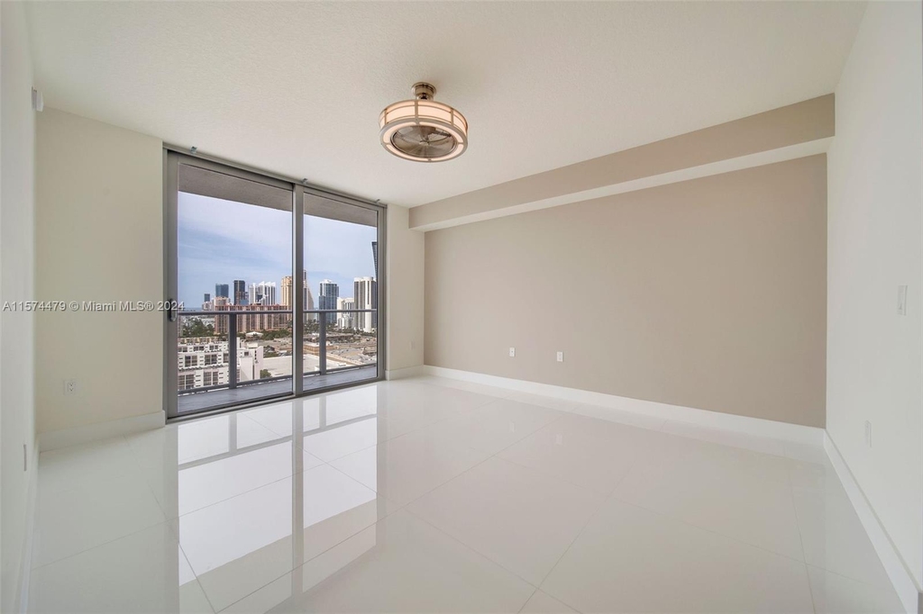 300 Sunny Isles Blvd - Photo 18