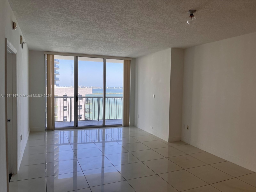 1750 N Bayshore Dr - Photo 2