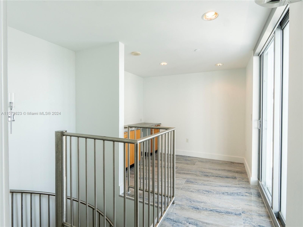 201 Aqua Ave - Photo 15