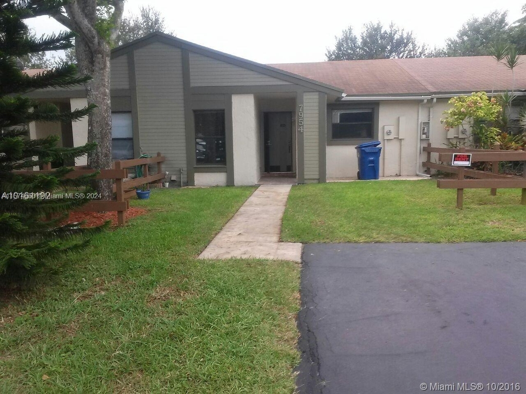 7954 Nw 41st Ct - Photo 0