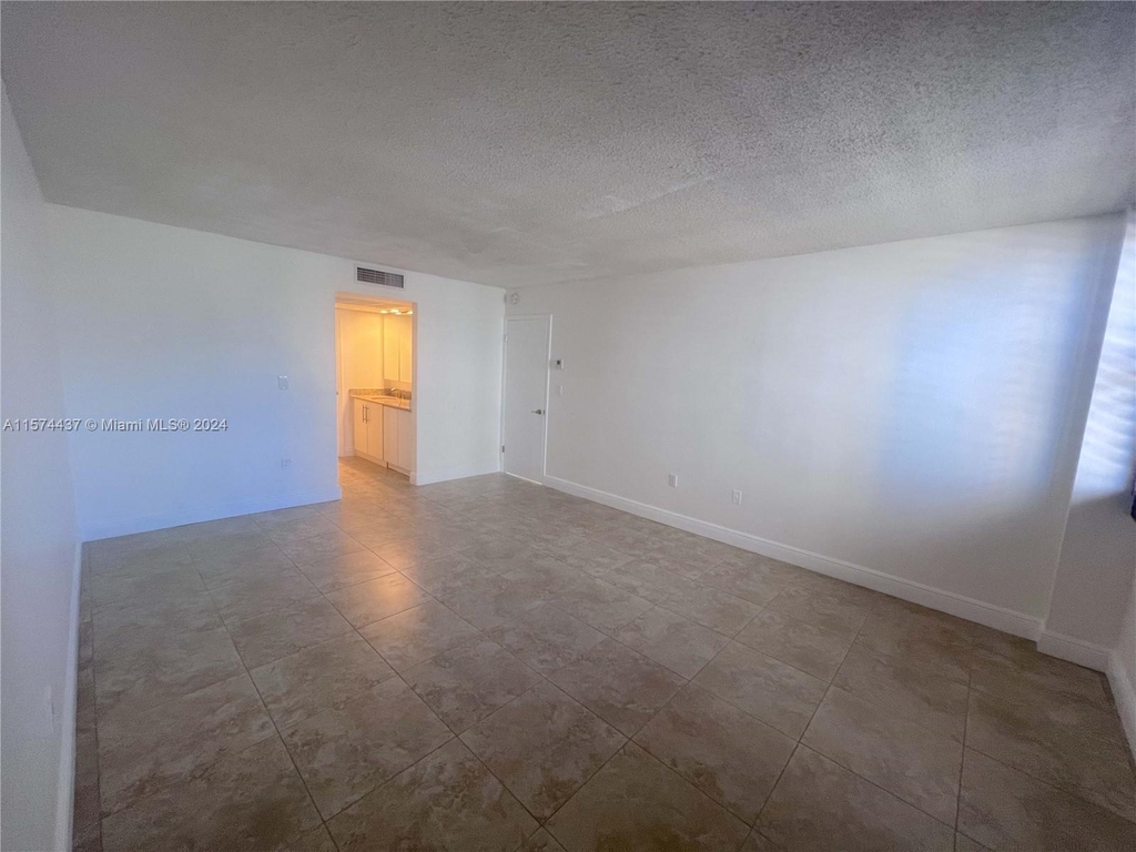 5838 Collins Ave - Photo 21