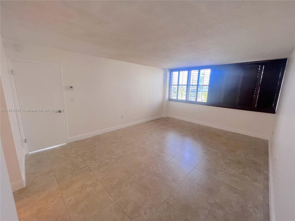 5838 Collins Ave - Photo 17