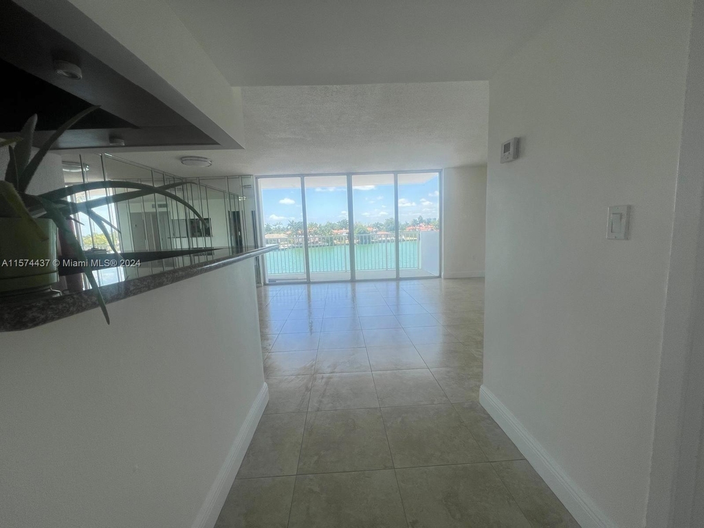 5838 Collins Ave - Photo 15