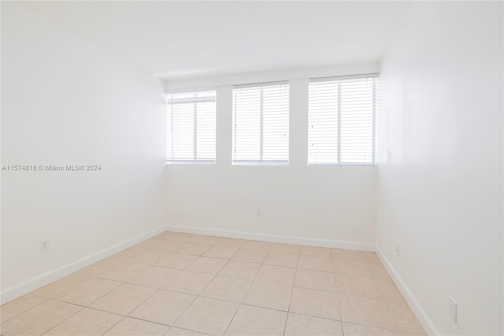 1025 Sw 7th Ave - Photo 13