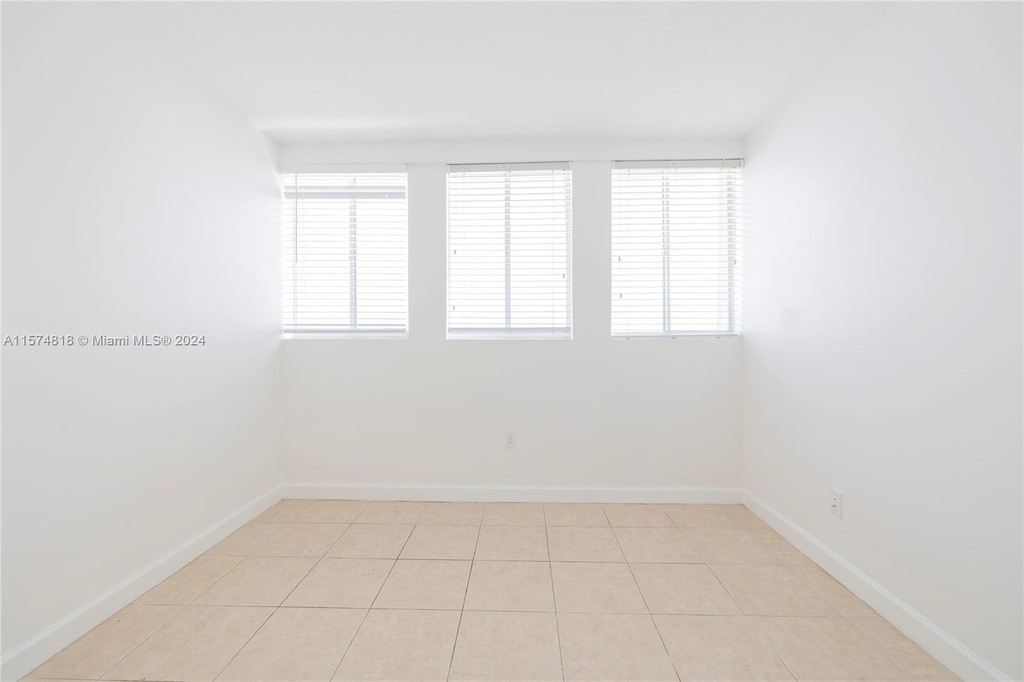 1025 Sw 7th Ave - Photo 12