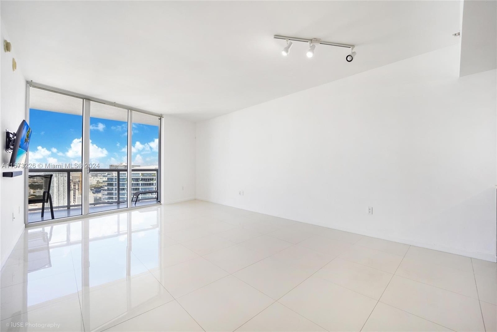 465 Brickell Ave - Photo 2