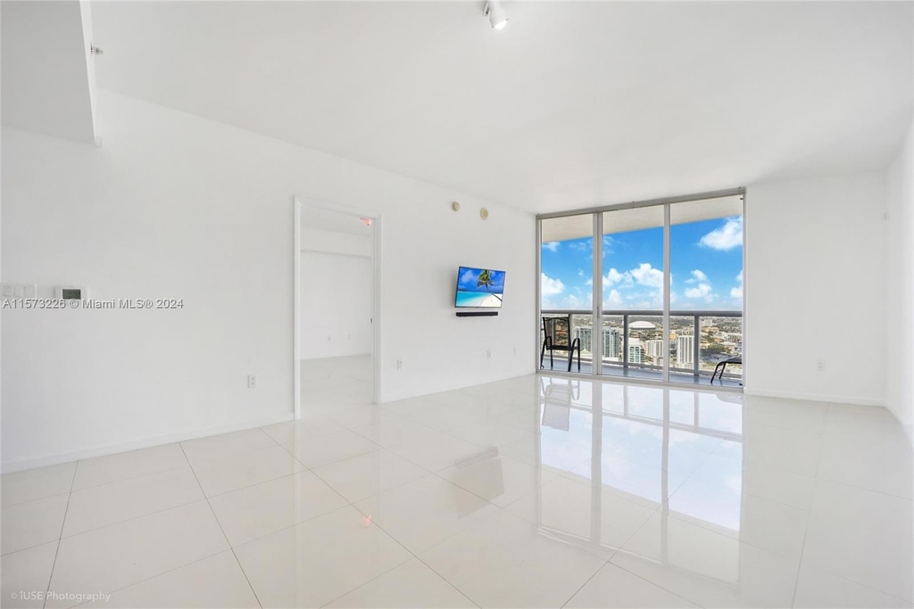 465 Brickell Ave - Photo 3