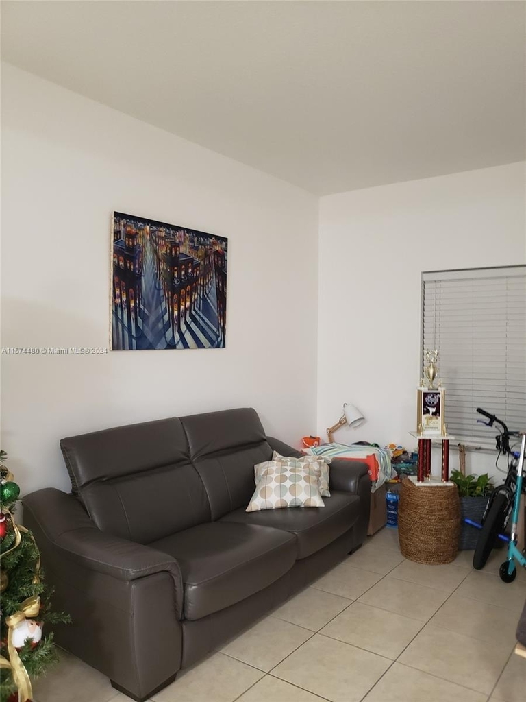 1085 Sw 143rd Ave - Photo 1