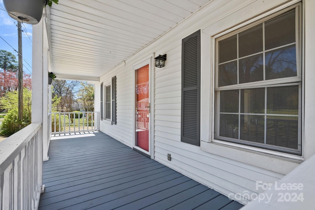 1337 Rhyne Street - Photo 2