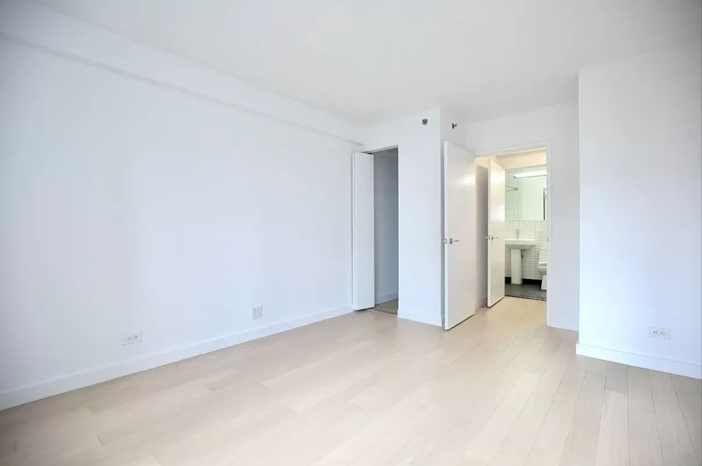  - Photo 5