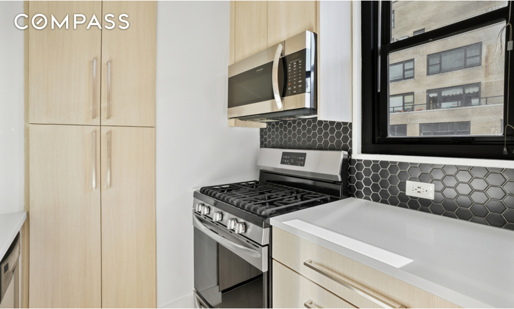 330 West 58th Street - Photo 8